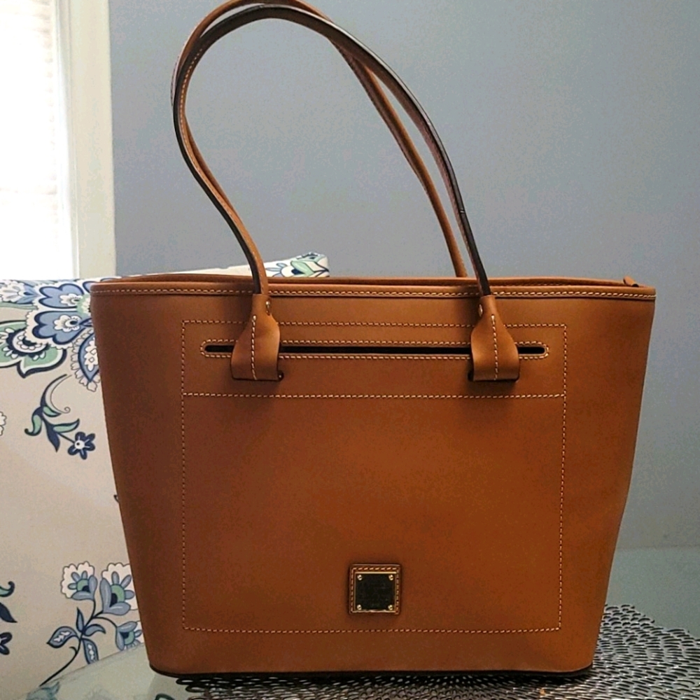 NEW Authentic Dooney and Bourke Tote